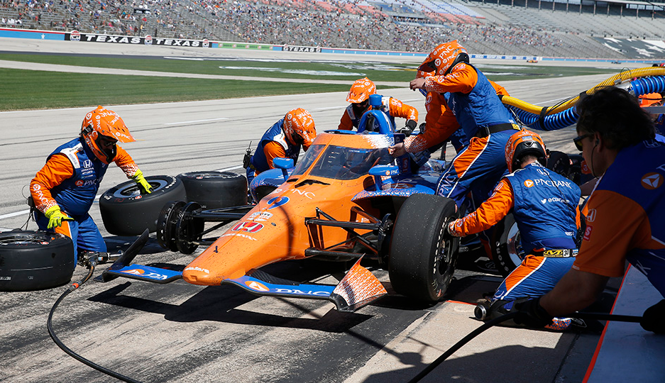 Pit stop della McLaren a Indy