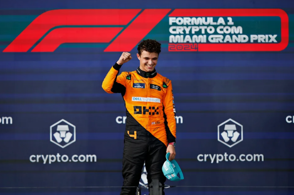 Mercedes-køreren Kimi Antonelli fejrer sin sejr ved Miami Grand Prix 2026