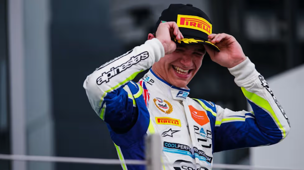 Lando Norris атакует на трассе после пит-стопа в Formula 1