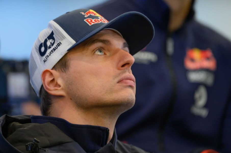 Rennwagen von Max Verstappens Team im Langstreckeneinsatz