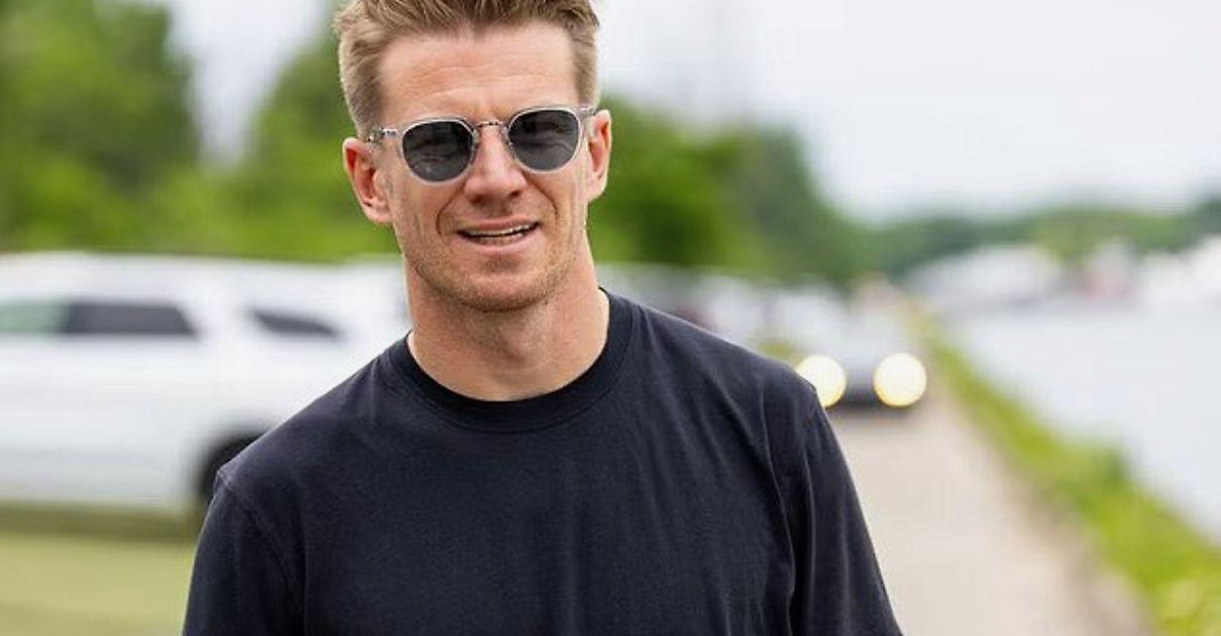 Formula 1-biler, der konkurrerer på banen under de nyeste regler
