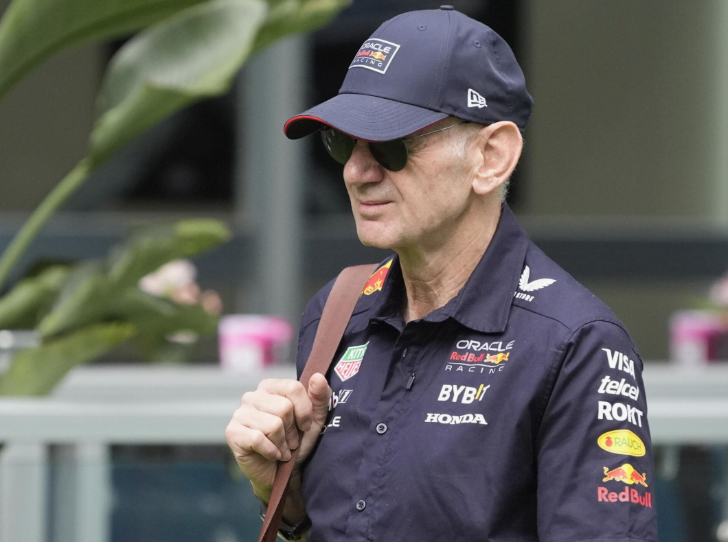 Adrian Newey collabora con il team di ingegneri di Aston Martin su progetti di sviluppo futuri per la Formula 1.