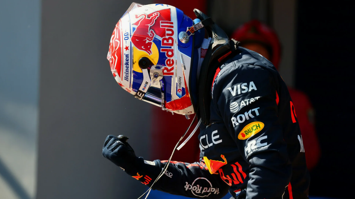 Andrea Kimi Antonelli v tréninkovém prostředí Mercedesu se připravuje na budoucí závody Formule 1.