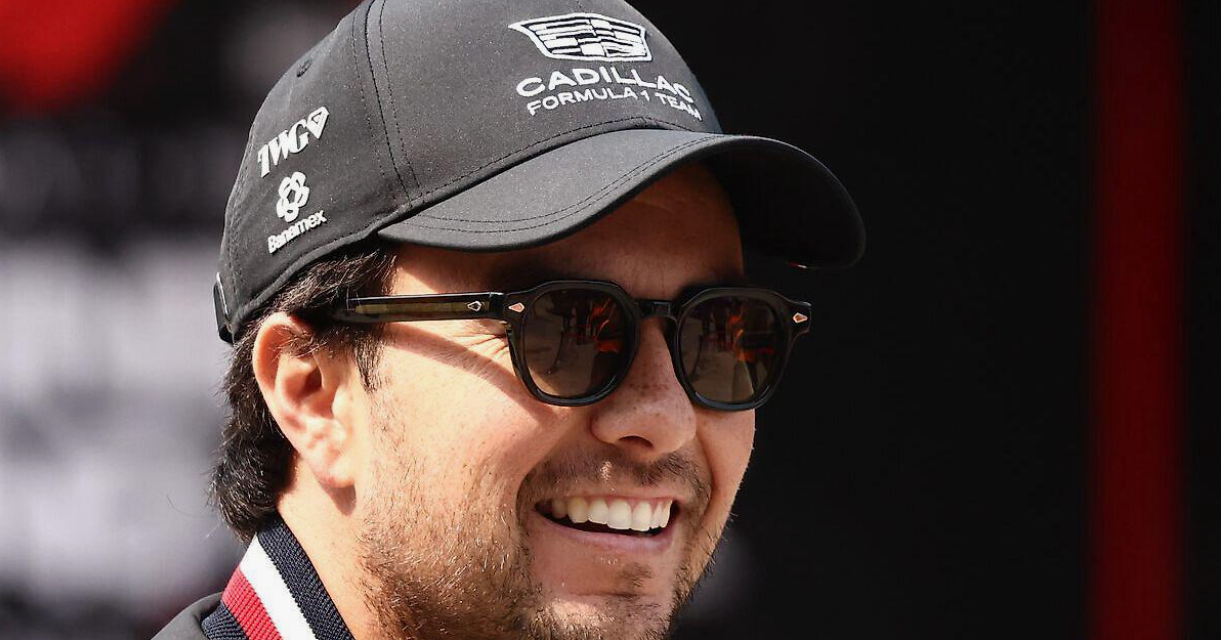 Ingineri și piloți lucrează împreună în garajul de Formula 1 pentru a optimiza performanța mașinii și a îmbunătăți rezultatele competitive pe tot parcursul sezonului
