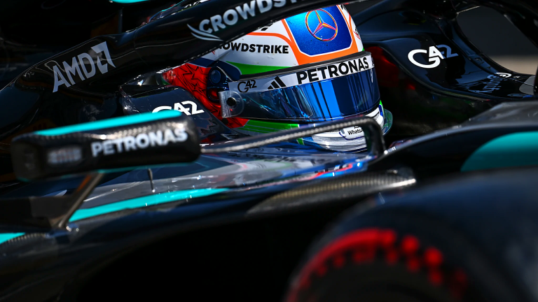 Антонелли ведёт дубль Mercedes, когда Австрия FP1 начинается с заявления