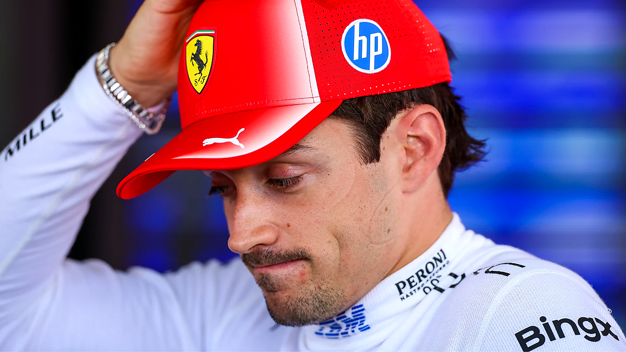 Barcelona Lowdown: Hamiltons Ferrari-overwinning en Antonelli's late exit bepalen Spanje redactionele afbeelding 2