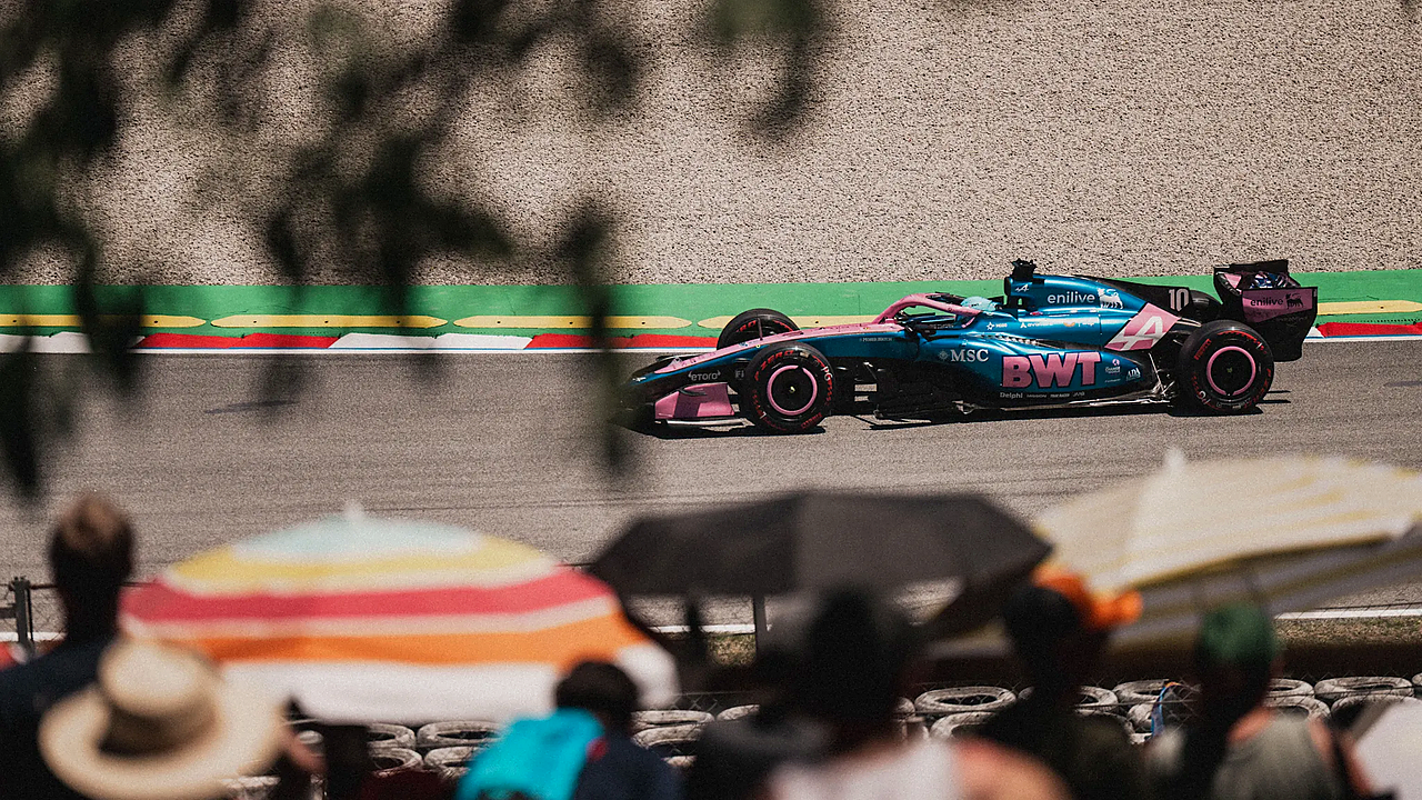 Hamilton qualifie la victoire de Ferrari d'autre chose après que Barcelone est devenue émotionnelle image éditoriale 3