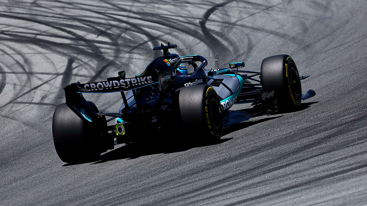 Russell prowadzi w FP1, podczas gdy siedmiu debiutantów zmienia kształt treningu w Barcelonie