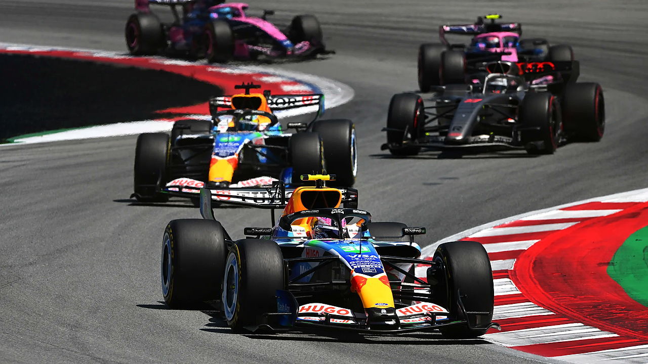 Russell ostrzega Mercedes w sprawie Ferrari po trudnym podium w Barcelonie editorial image 3