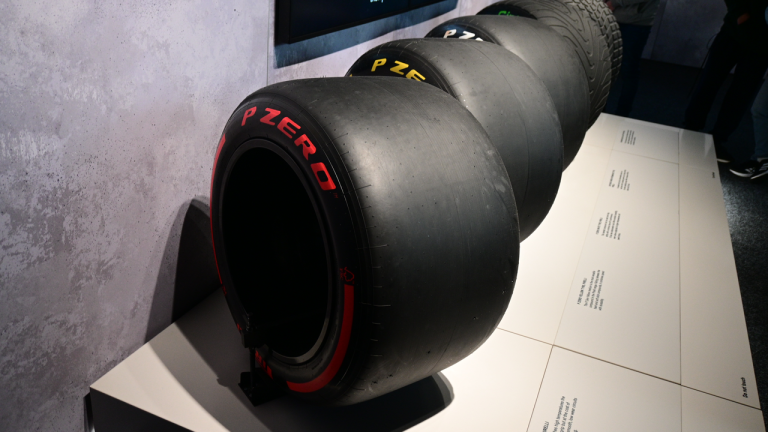 Гид Pirelli по шинной стратегии на Гран-при Австрии 2026: составы, деградация и гоночные планы