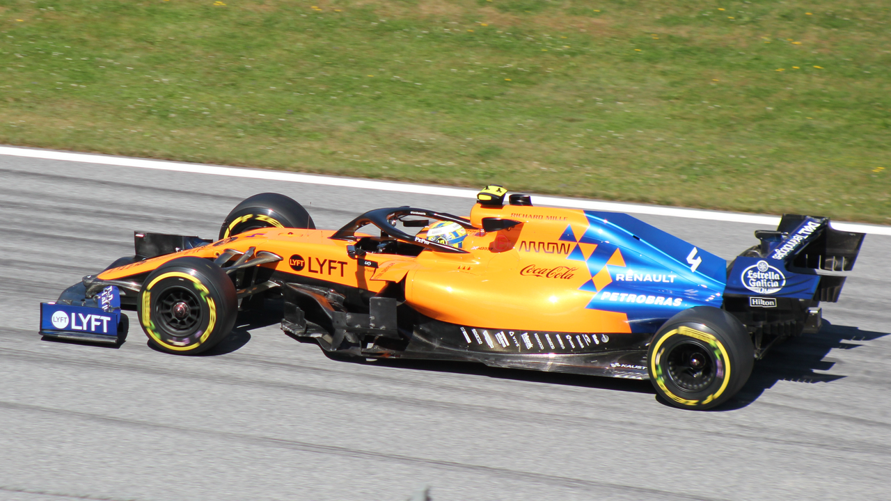 3번 코너를 통과하는 F1 차량 Red Bull Ring