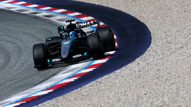 Russell превращает победу в Австрии в чемпионскую борьбу Mercedes