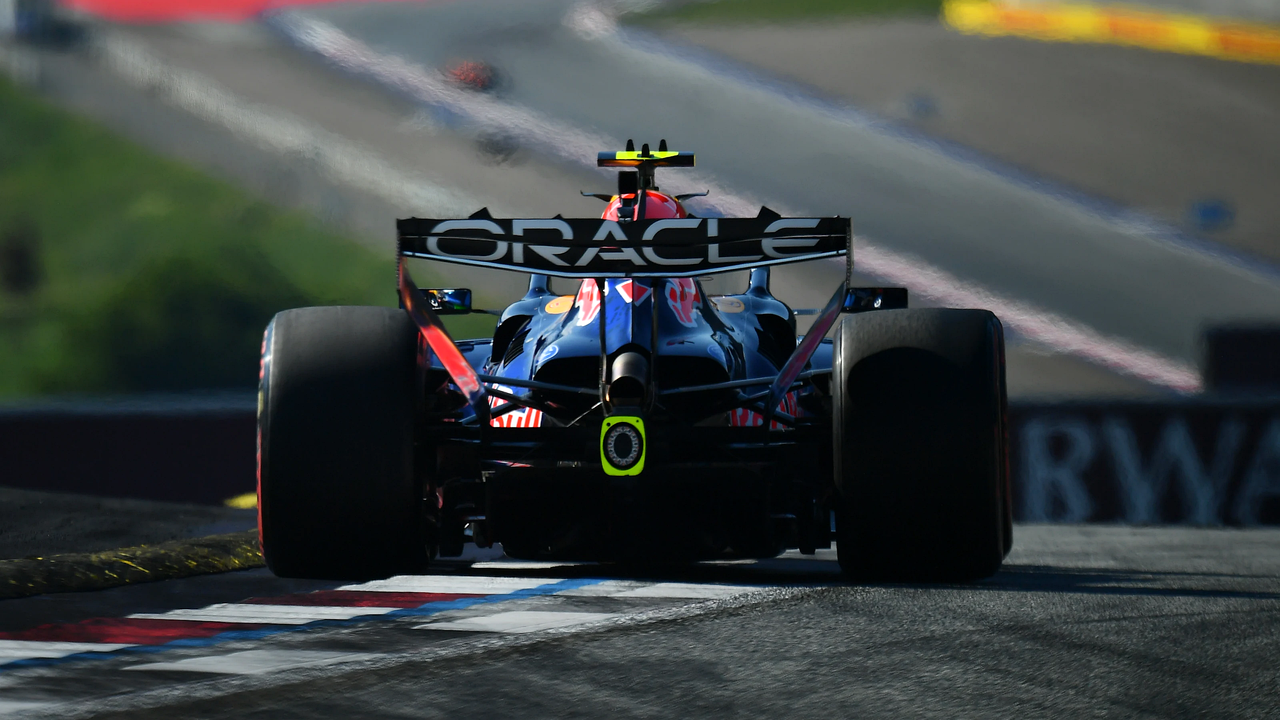 Verstappenova nehoda v zatáčce 9 nechala Red Bull v hledání