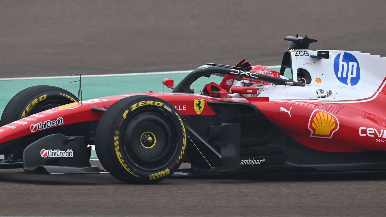 Charles Leclerc conduce Ferrari-ul SF-26 cu numărul 16 la Fiorano