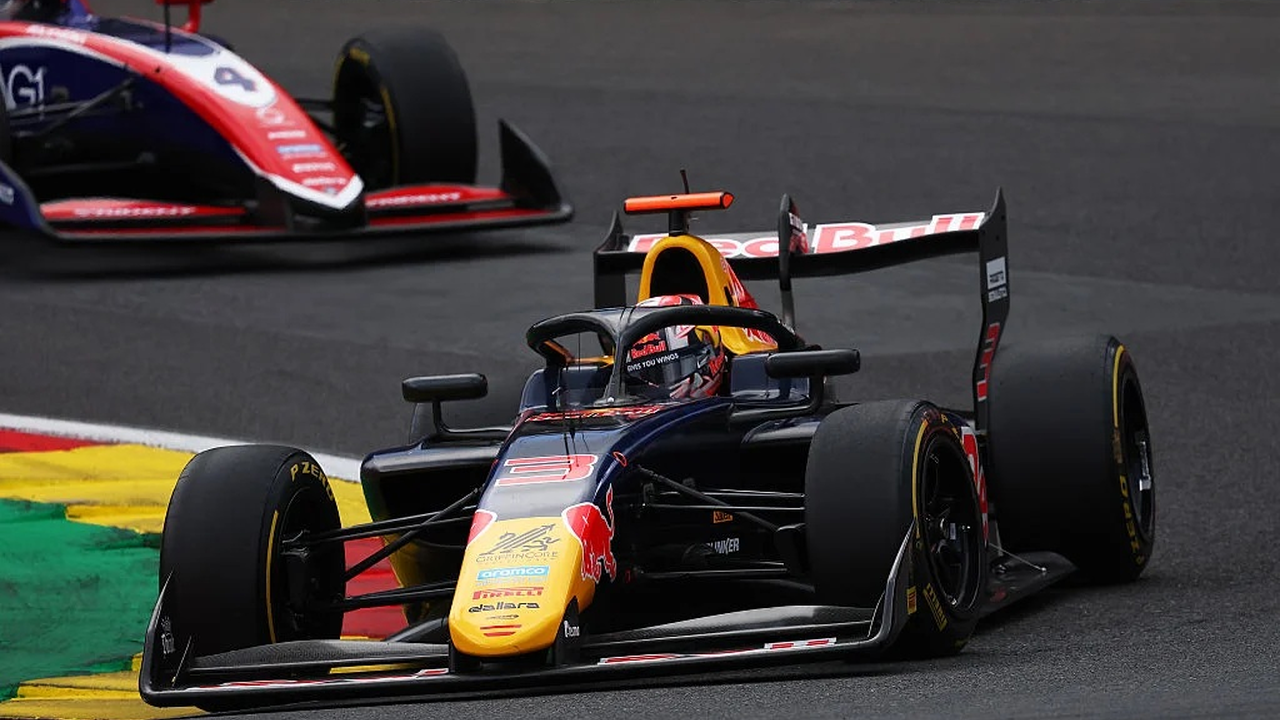 Ernesto Rivera drives through Spa in Formula 3