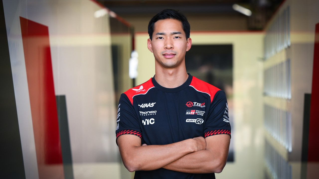 Ryo Hirakawa wears Haas Formula 1 team clothing