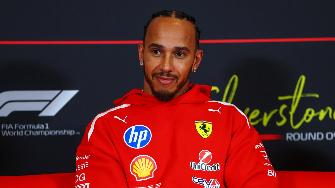 Hamilton říká, že Ferrari potřebuje jasnou odpověď v Silverstone