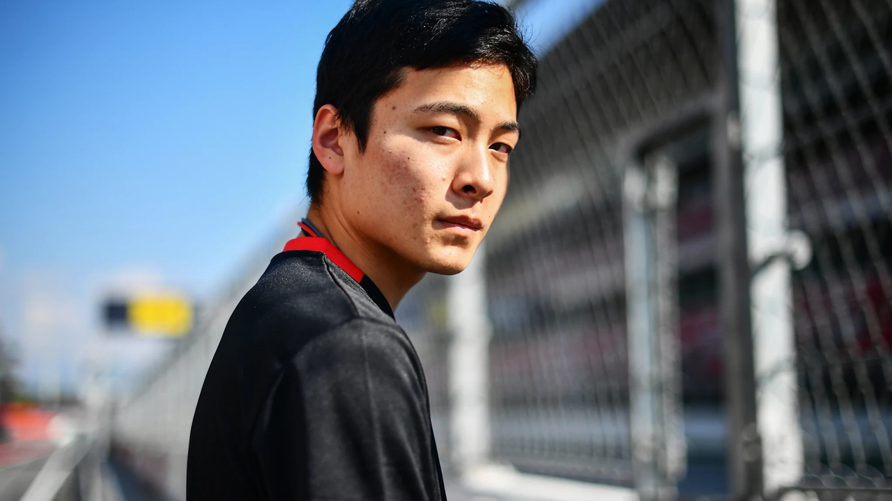 Jin Nakamura nel paddock durante la sua stagione di Formula 3 del 2026