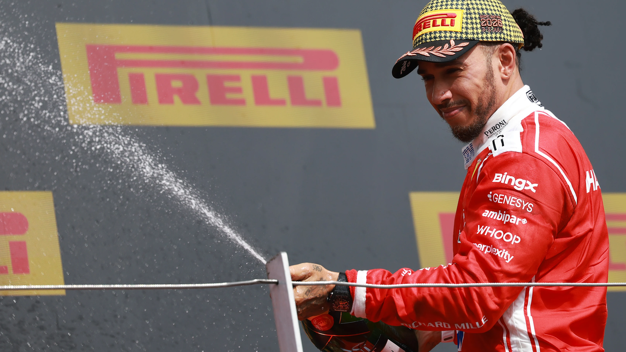 Lewis Hamilton fejrer en Ferrari-podiumplads ved Storbritanniens Grand Prix