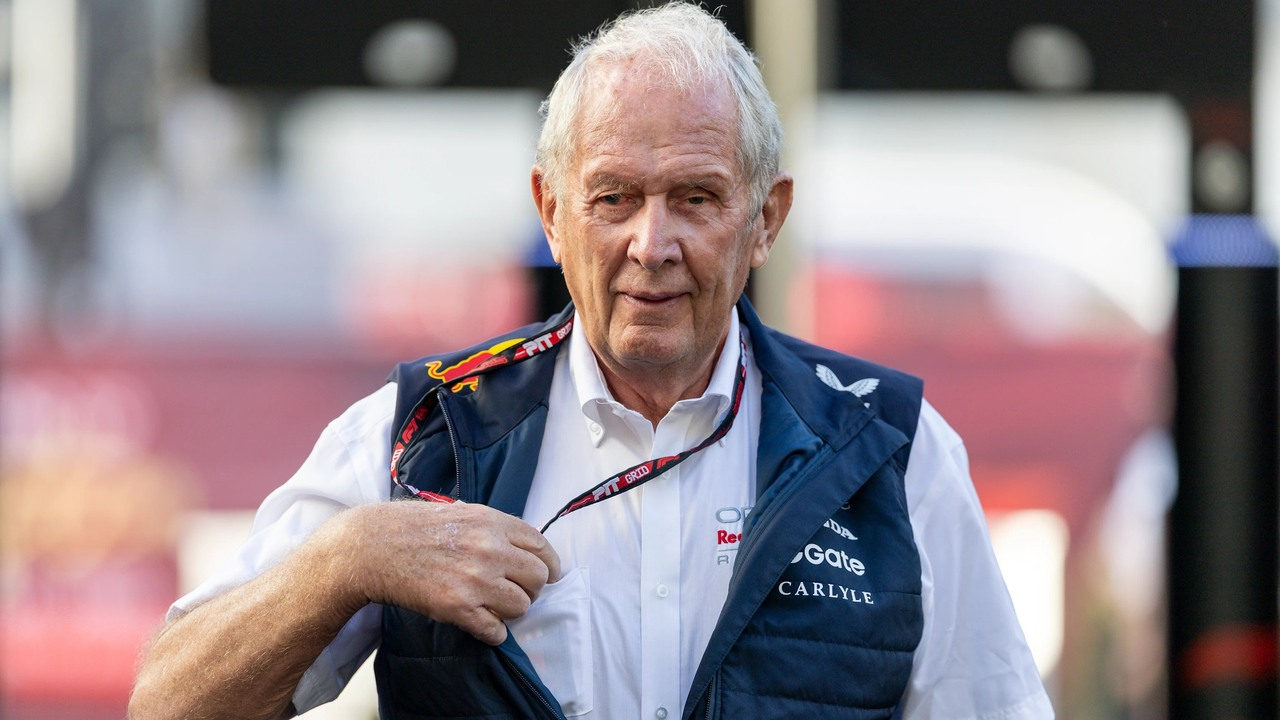 Helmut Marko står i Formula 1-paddocken