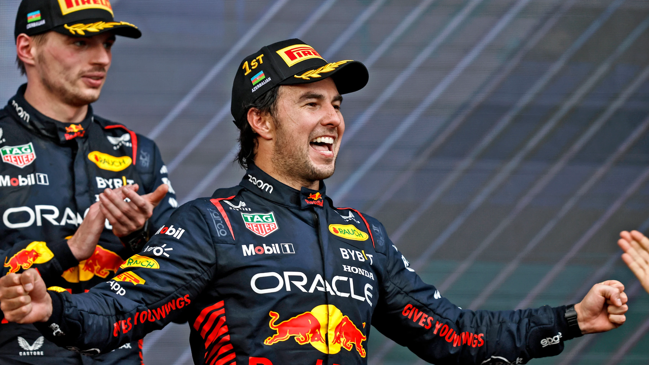 Sergio Perez et Max Verstappen célébrant ensemble en tant que coéquipiers Red Bull