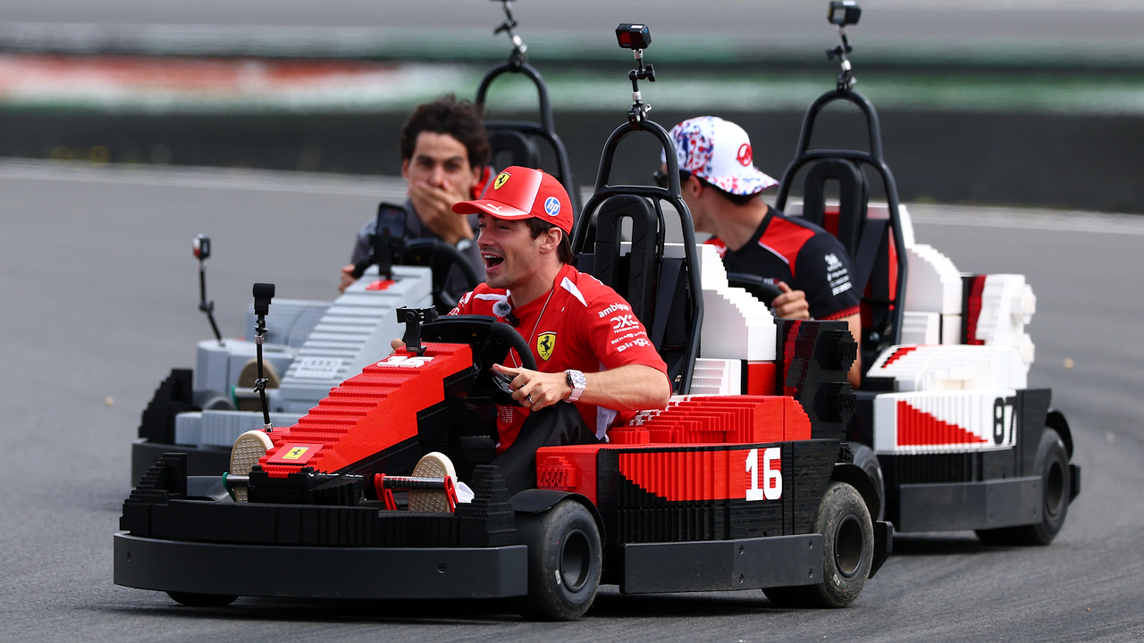 لحظات جانبية في Silverstone تُظهر لماذا لا يزال British GP يبدو مختلفاً