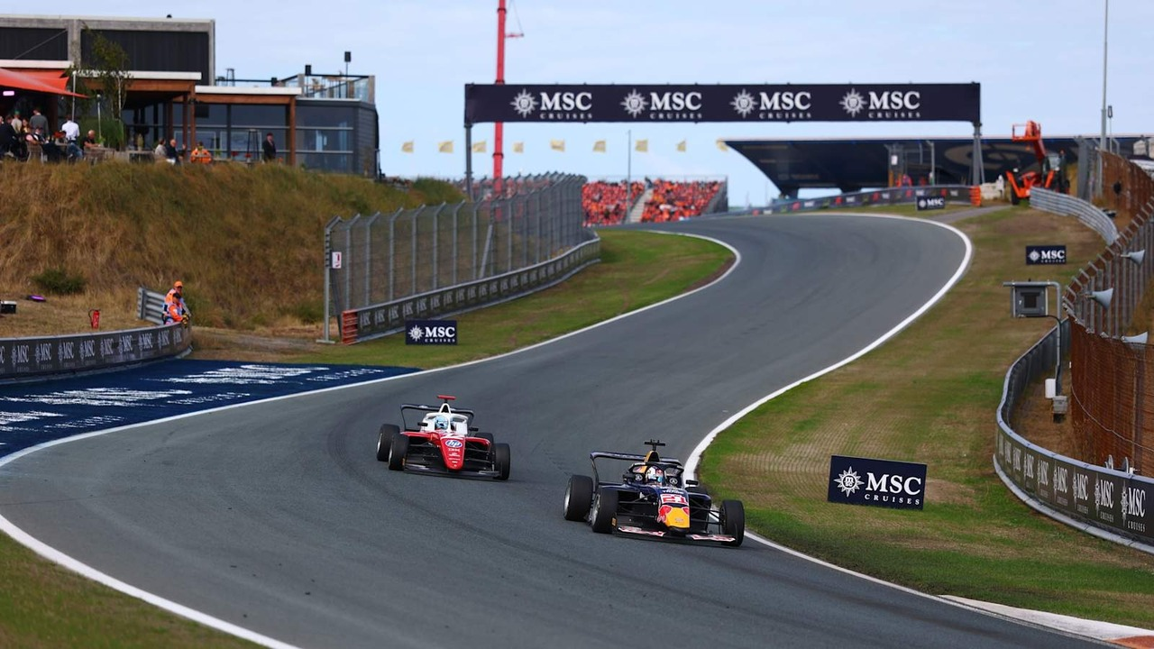 Coches de F1 Academy compiten en Zandvoort