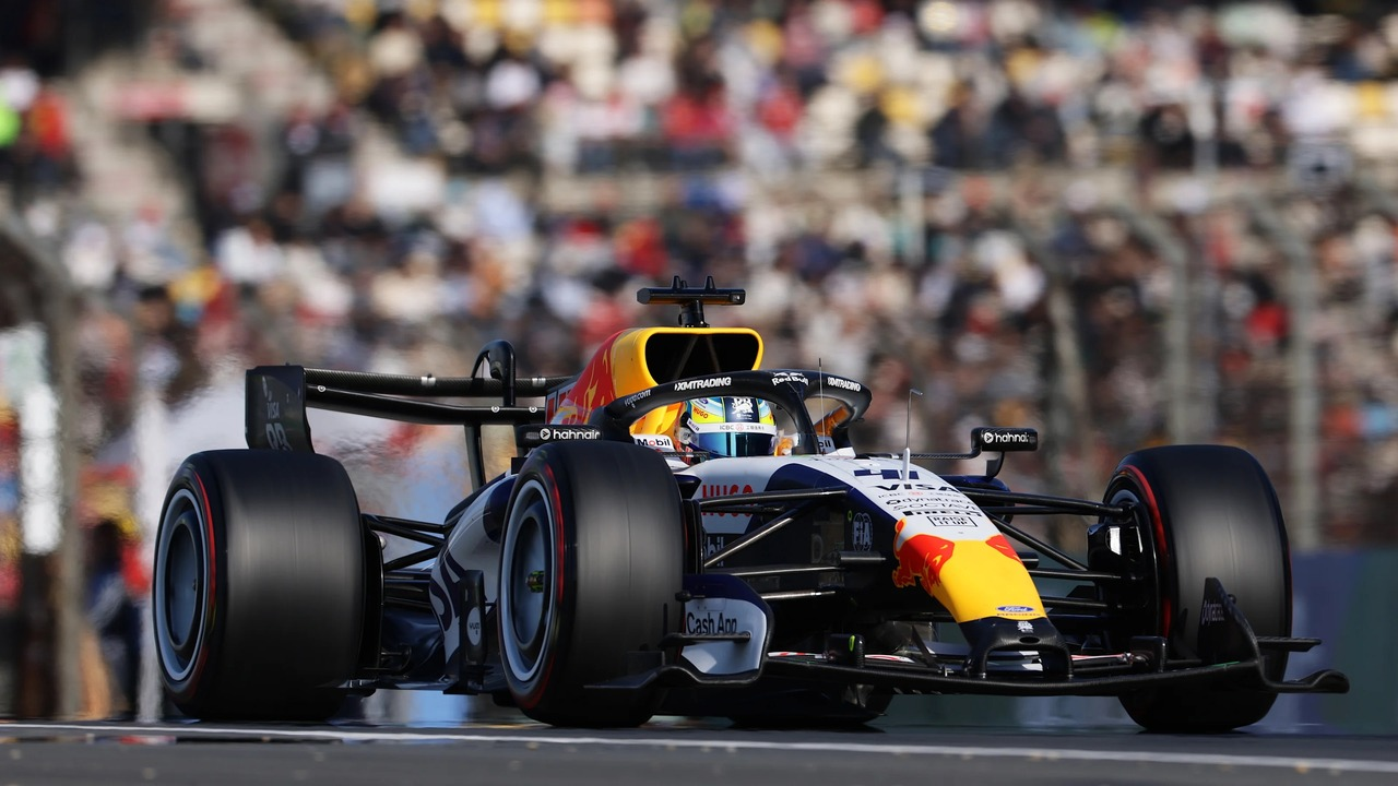 Ο Arvid Lindblad οδηγεί το μονοθέσιο Formula 1 της Racing Bulls