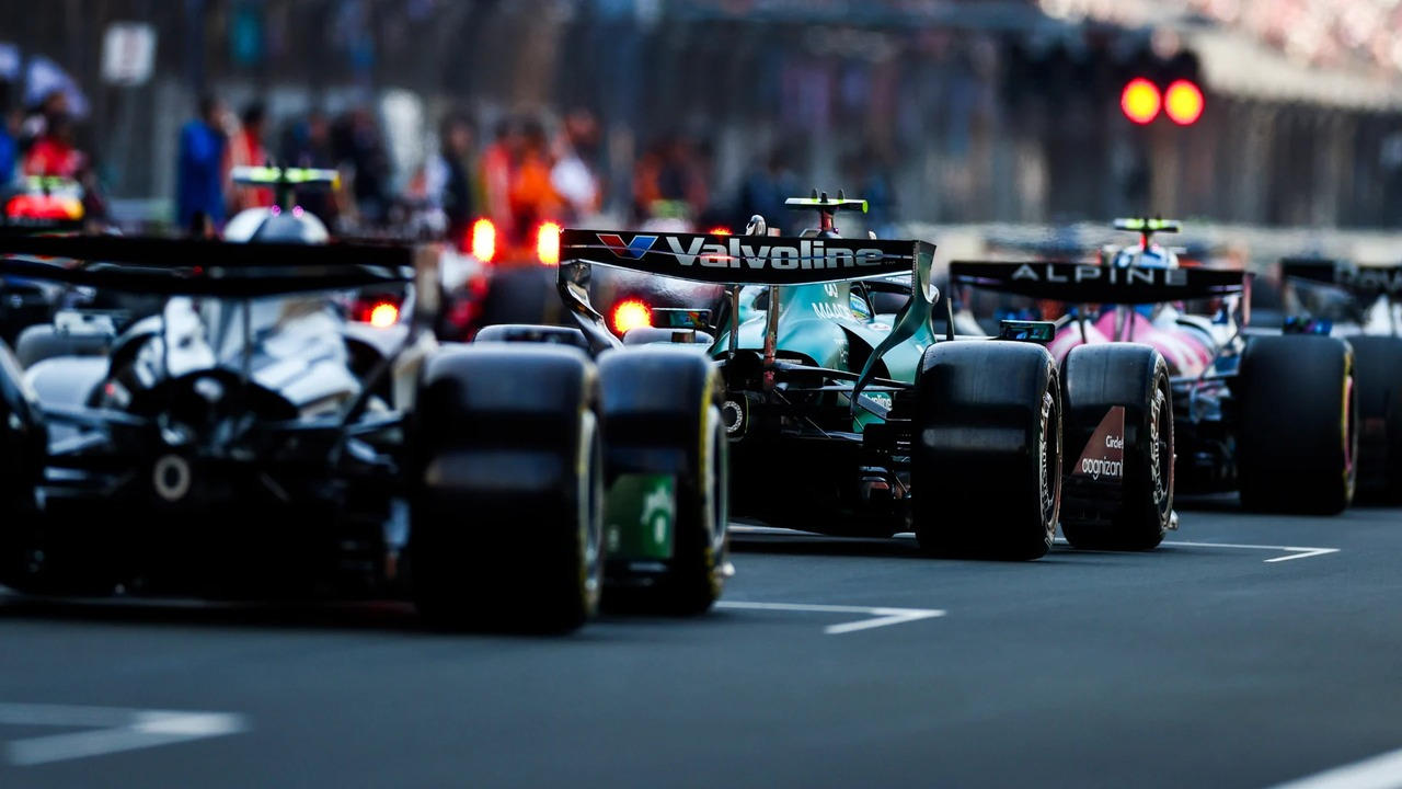 Τα μονοθέσια της Formula 1 αγωνίζονται στενά στην πίστα