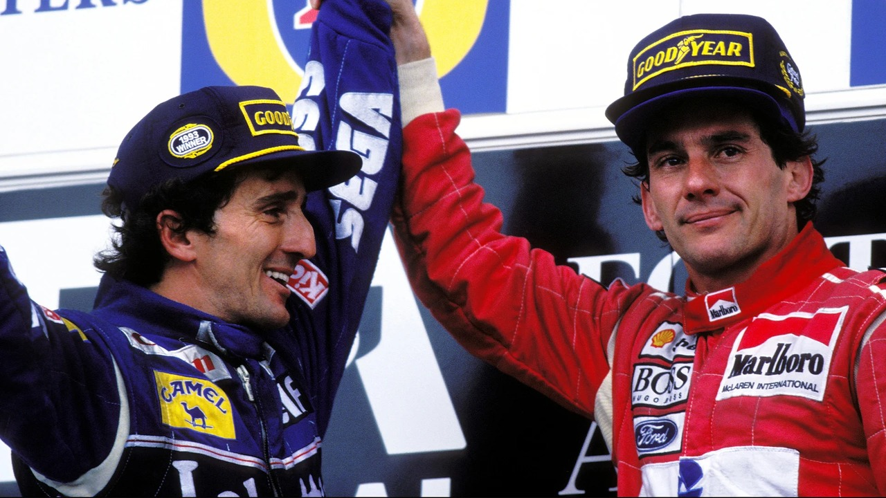 Ο Ayrton Senna και ο Alain Prost στέκονται ο ένας δίπλα στον άλλον