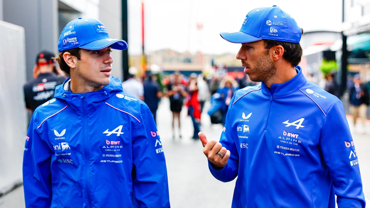 Pierre Gasly med en anden Formel 1-kører i Zandvoort