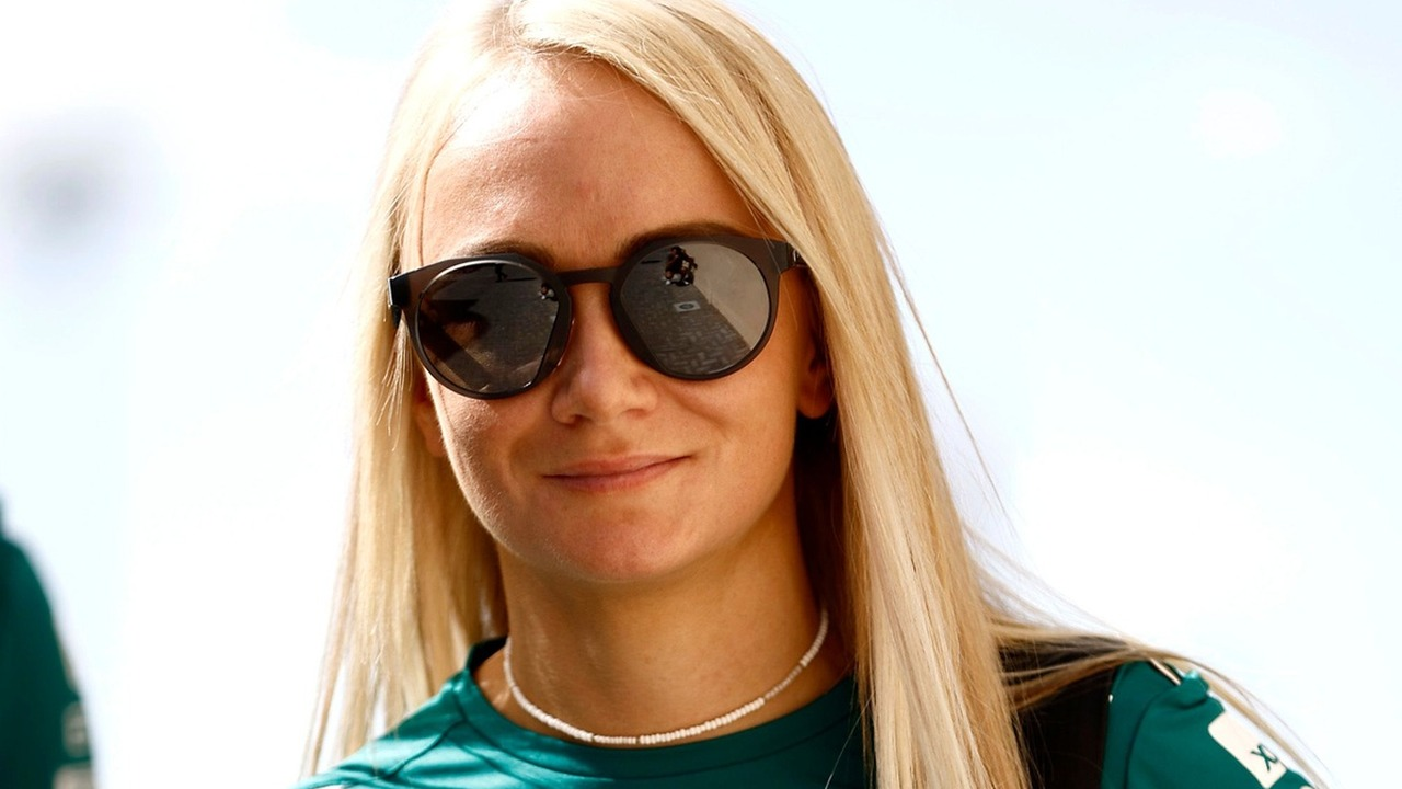 Jessica Hawkins says steering strength can limit progress toward Formula 1