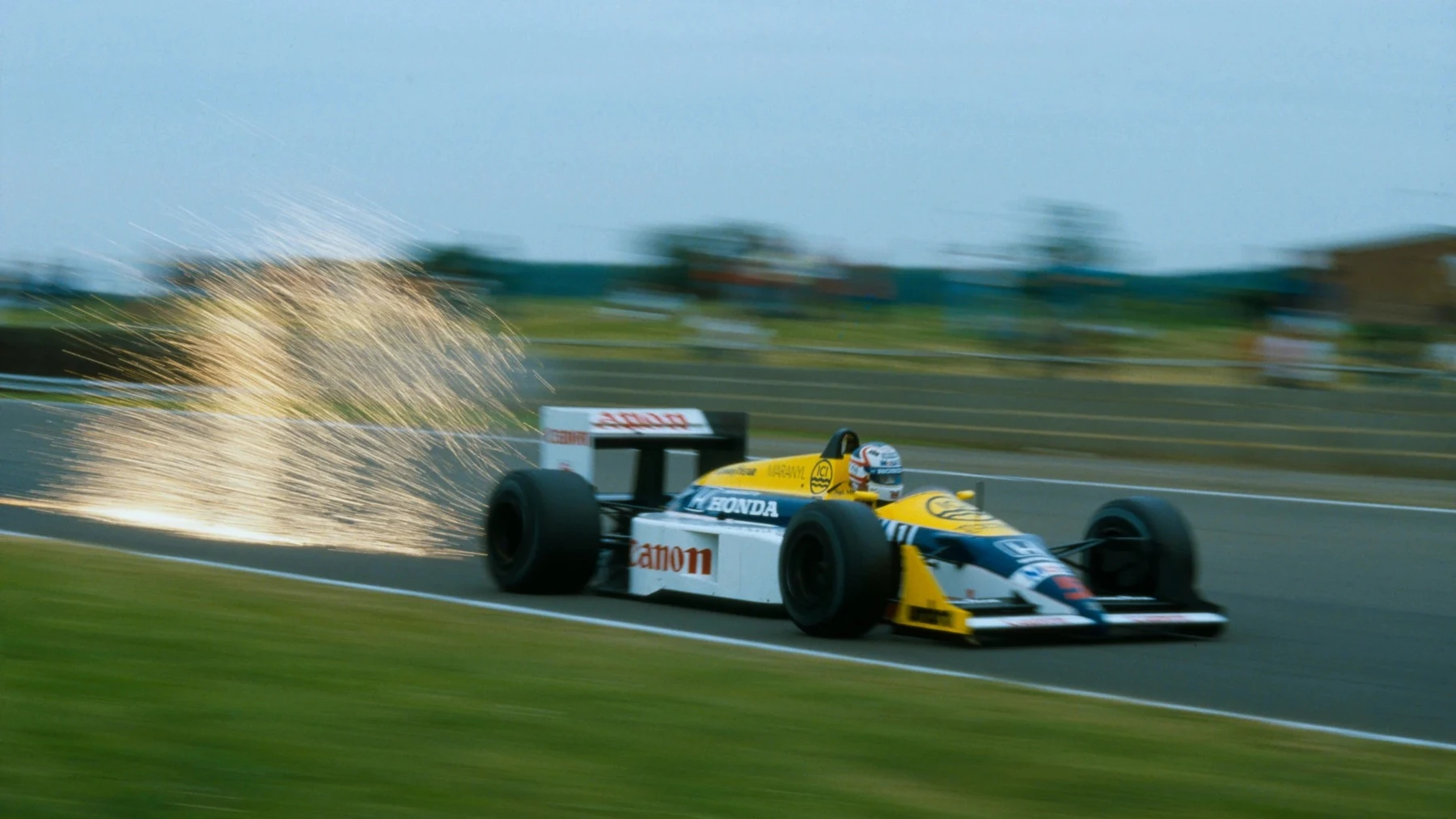 تصویر پشتیبان برای Nigel Mansell به یاد یک Williams سرکش و دو Lotus دشوار میافتد