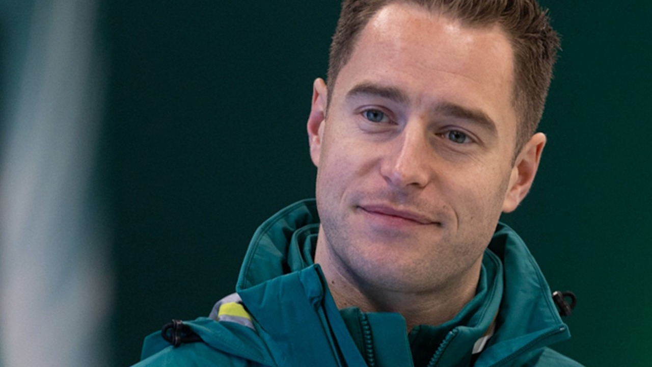 Stoffel Vandoorne trägt Aston Martin Teamkleidung
