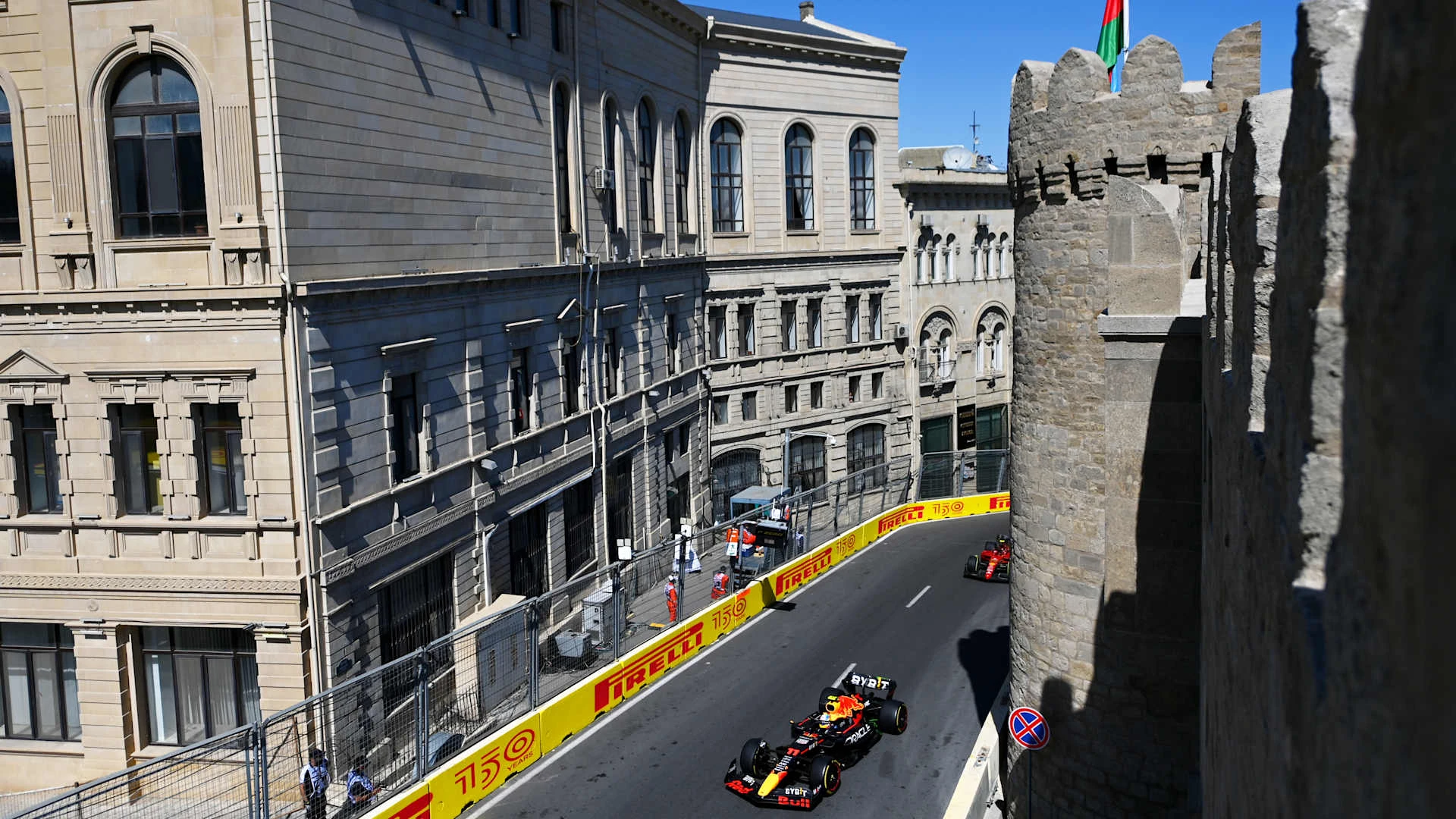 Max Verstappen a 250. Formula 1-es rajtja felé közeledik az Azerbajdzsán Grand Prix-n