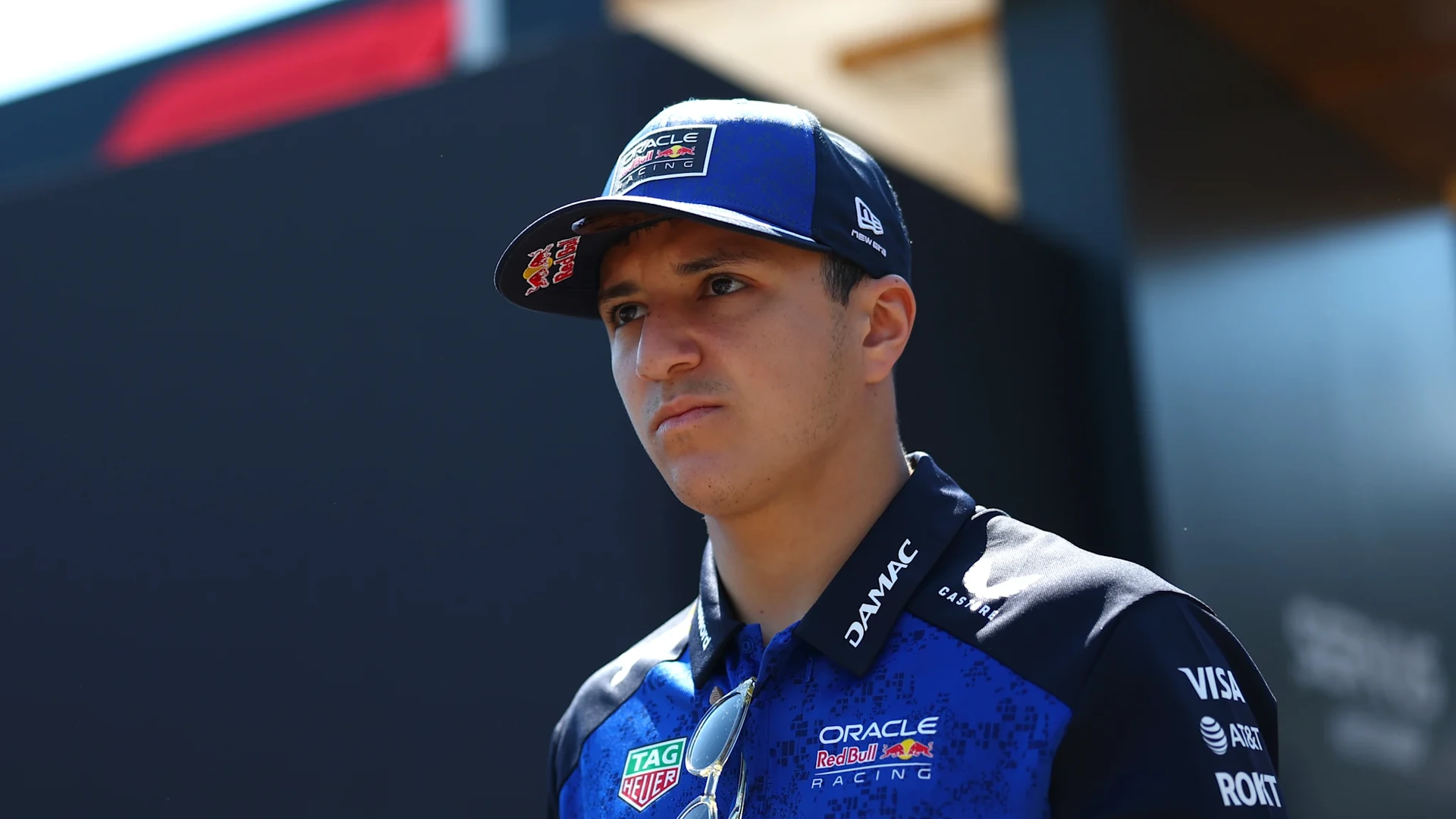 Isack Hadjar se vrací do Red Bullu pro Grand Prix Ázerbájdžánu po vyléčení zranění zápěstí