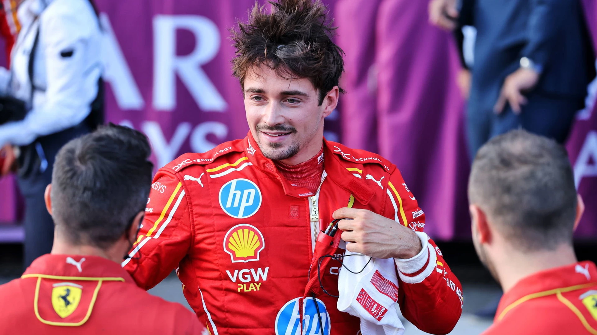 Charles Leclerc palaa Bakuun neljällä pole positionilla ja uudella kilpailupäivän ongelmalla ratkaistavanaan