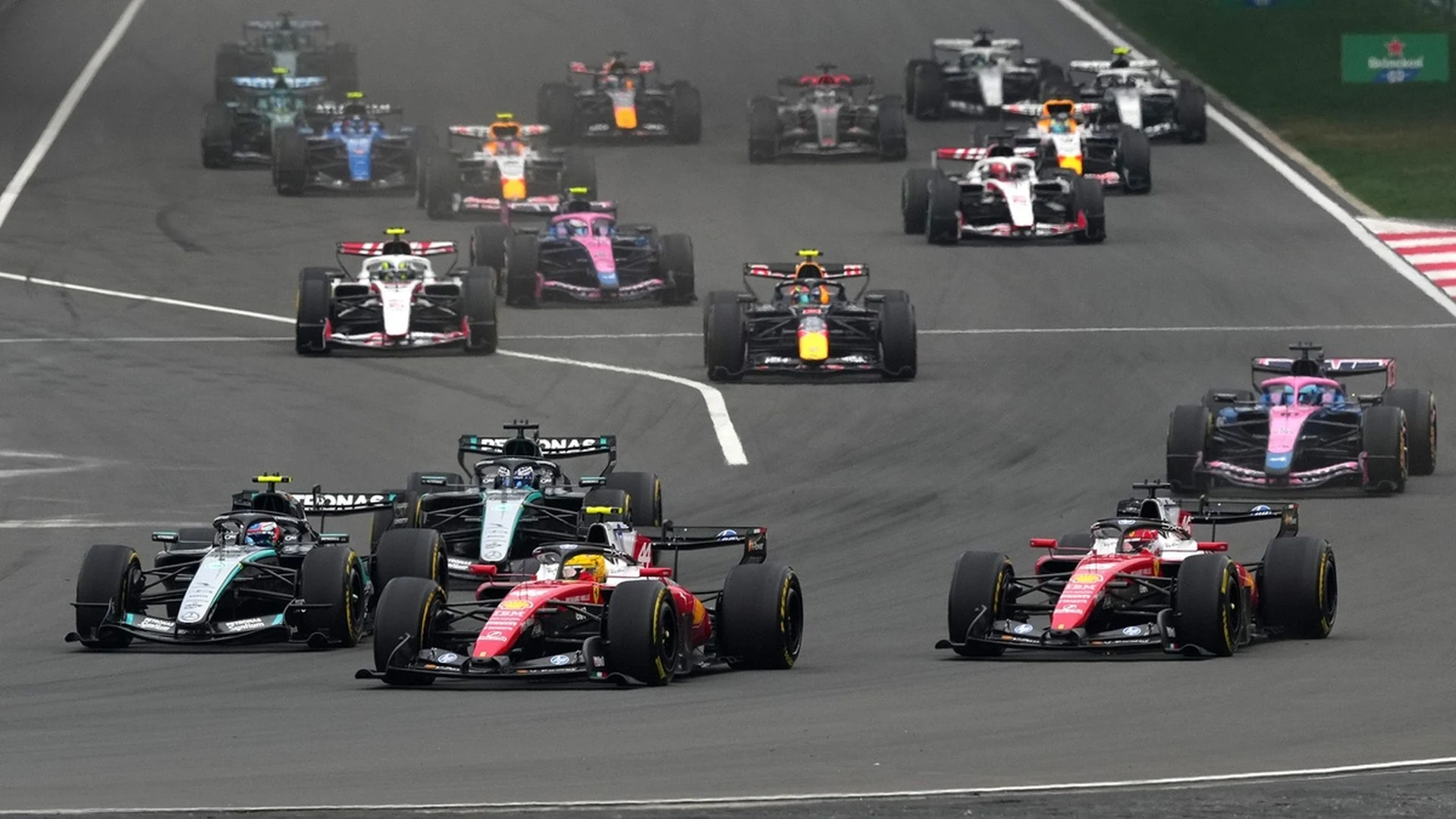 Η F1 Commission προτείνει συντομότερους αγώνες το 2027 και κανόνα σταθερού χρόνου τερματισμού