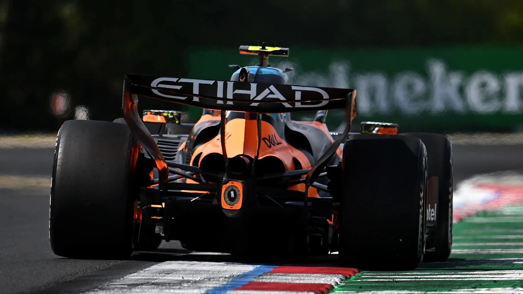 McLaren přiváží do Monzy nové H-Wing pro test nízkého odporu